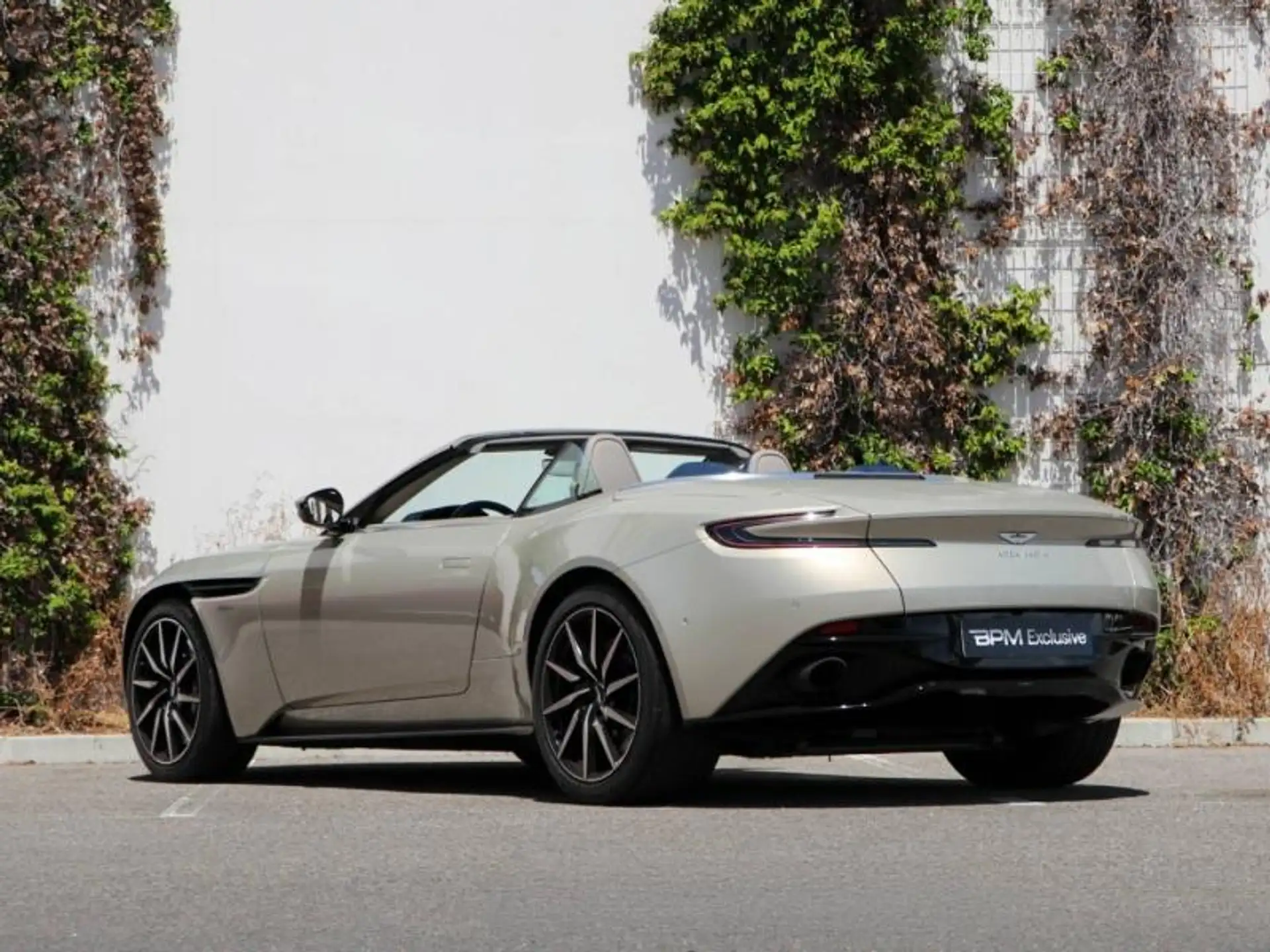 애스턴마틴 Volante V8 4.0 510ch BVA8 2019 실버 사진 8