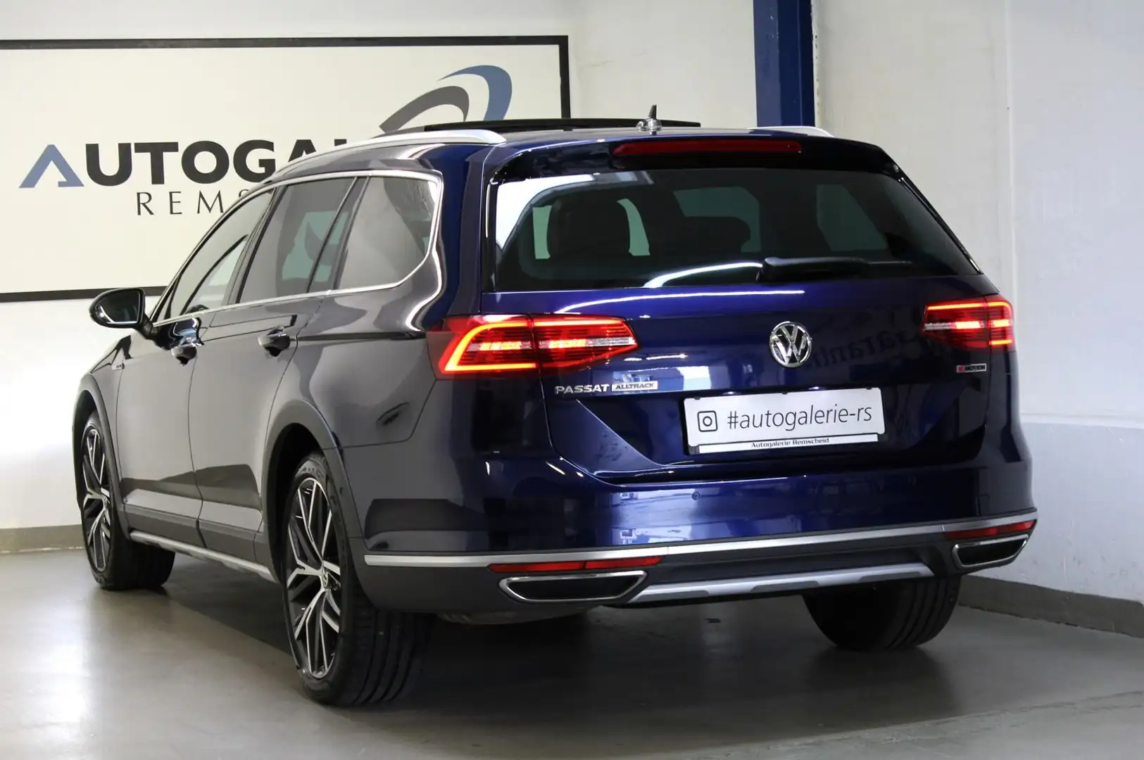Volkswagen Passat Alltrack 4M*VIRTUAL*PANO*STHZG*AHK*VOLL!* Bleu - 1