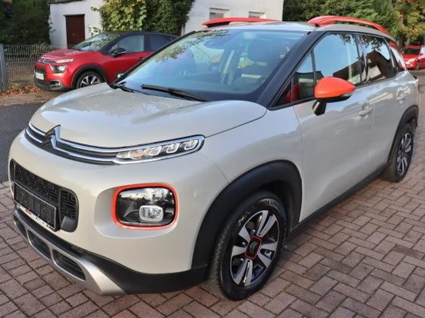 Citroen C3 Aircross PureTech Shine, Anhängerkupplung, Navigation, Beige - 1