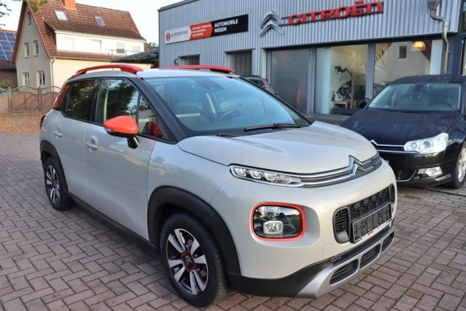 Citroen C3 Aircross PureTech Shine, Anhängerkupplung, Navigation, Beige - 2