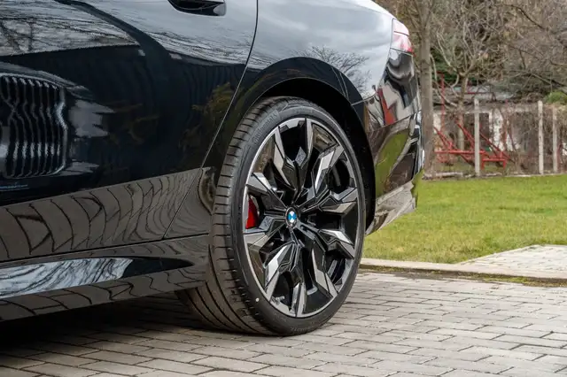 BMW M view 10