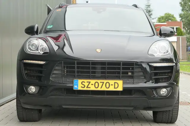 Porsche Macan view 13