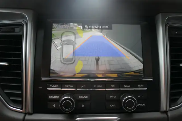 Porsche Macan view 9