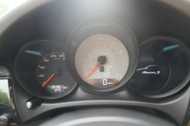 Porsche Macan view 5