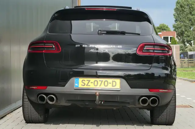 Porsche Macan view 14