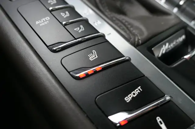 Porsche Macan view 8