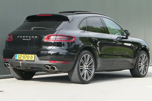 Porsche Macan view 2
