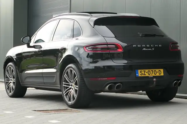 Porsche Macan view 12