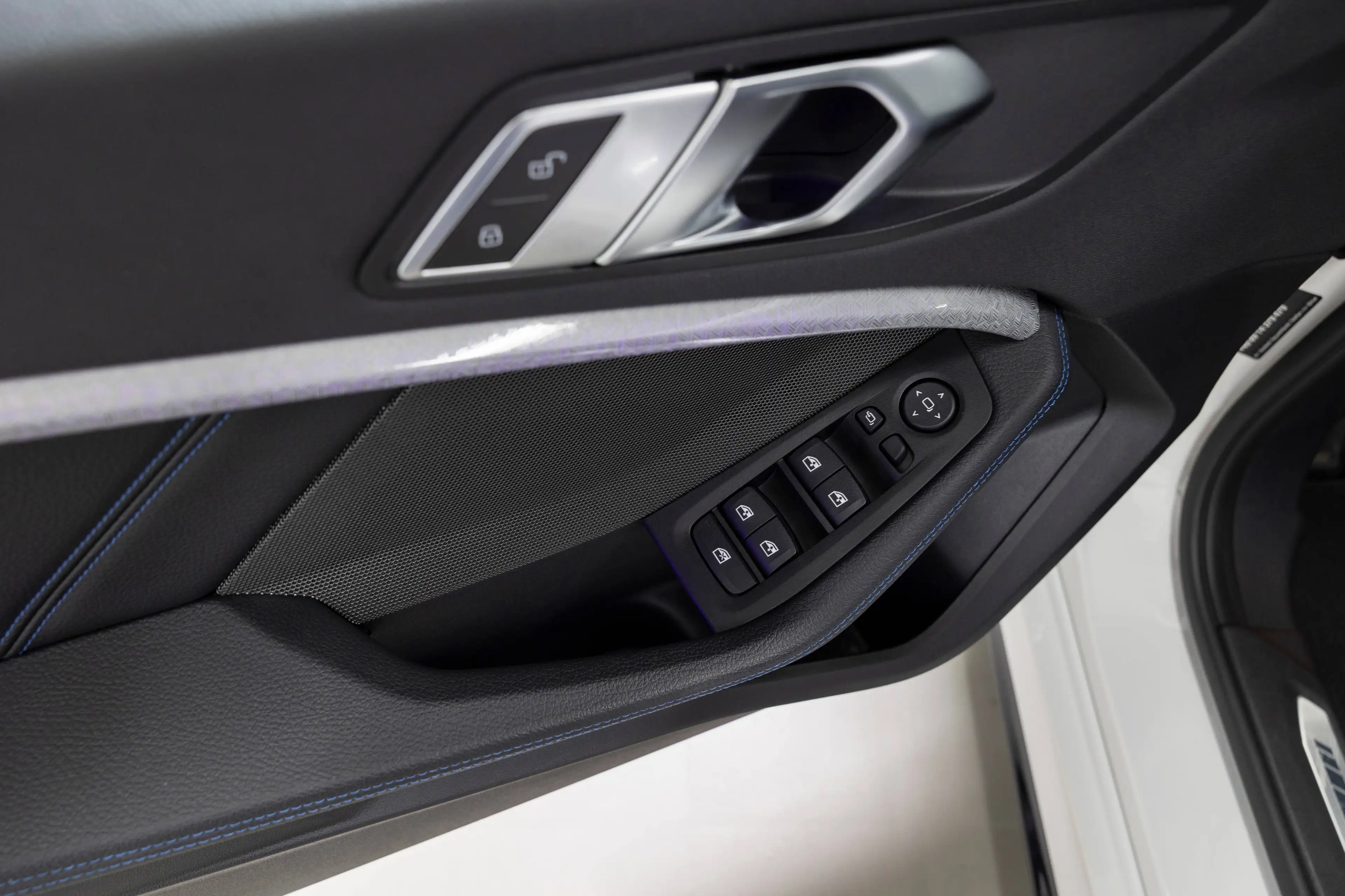 BMW 135 iX SAG LED LCP AG+ TEMP PANO CARPLAY DAB H&K 18" — photo 8