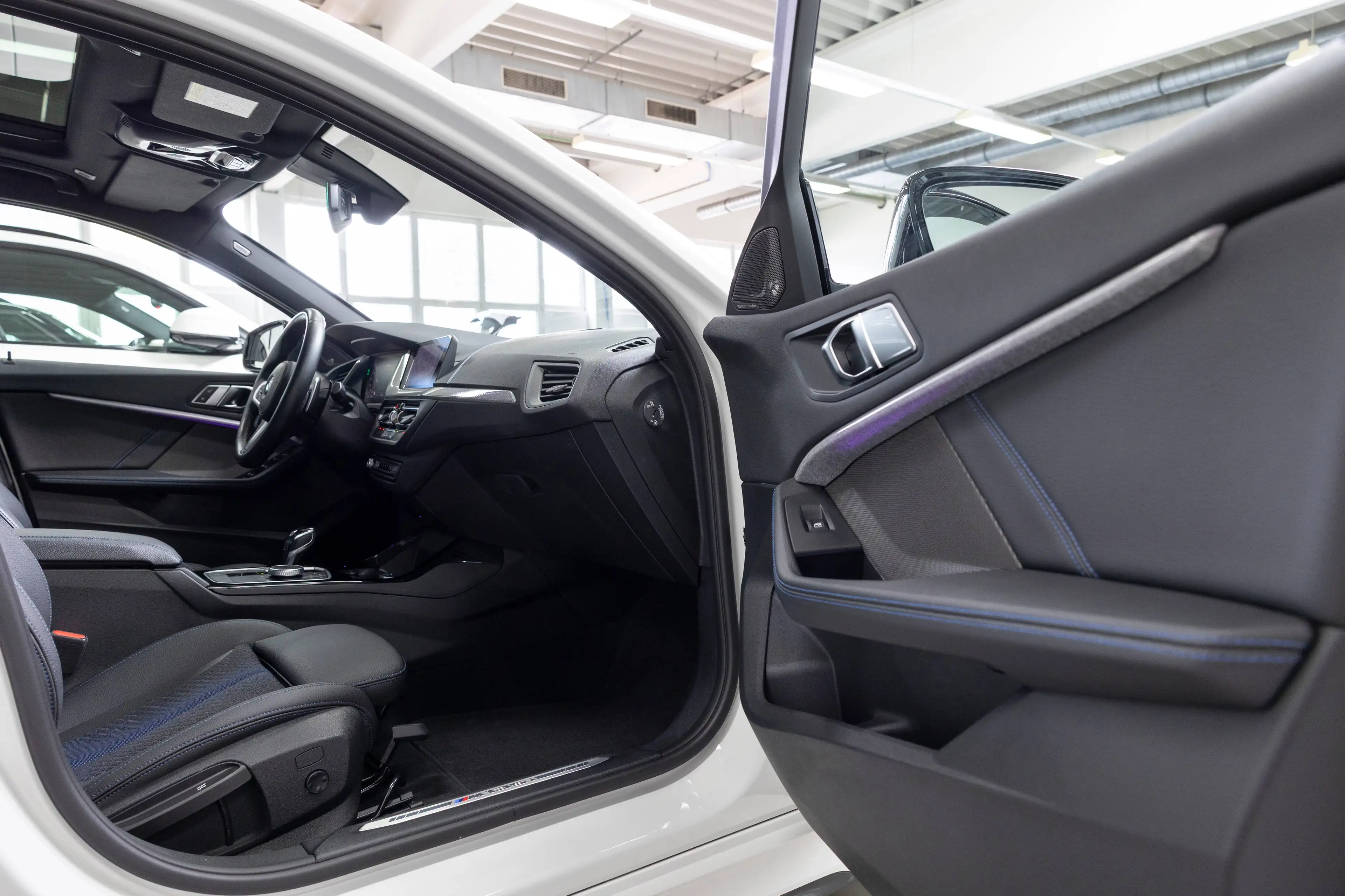 BMW 135 iX SAG LED LCP AG+ TEMP PANO CARPLAY DAB H&K 18" — photo 15