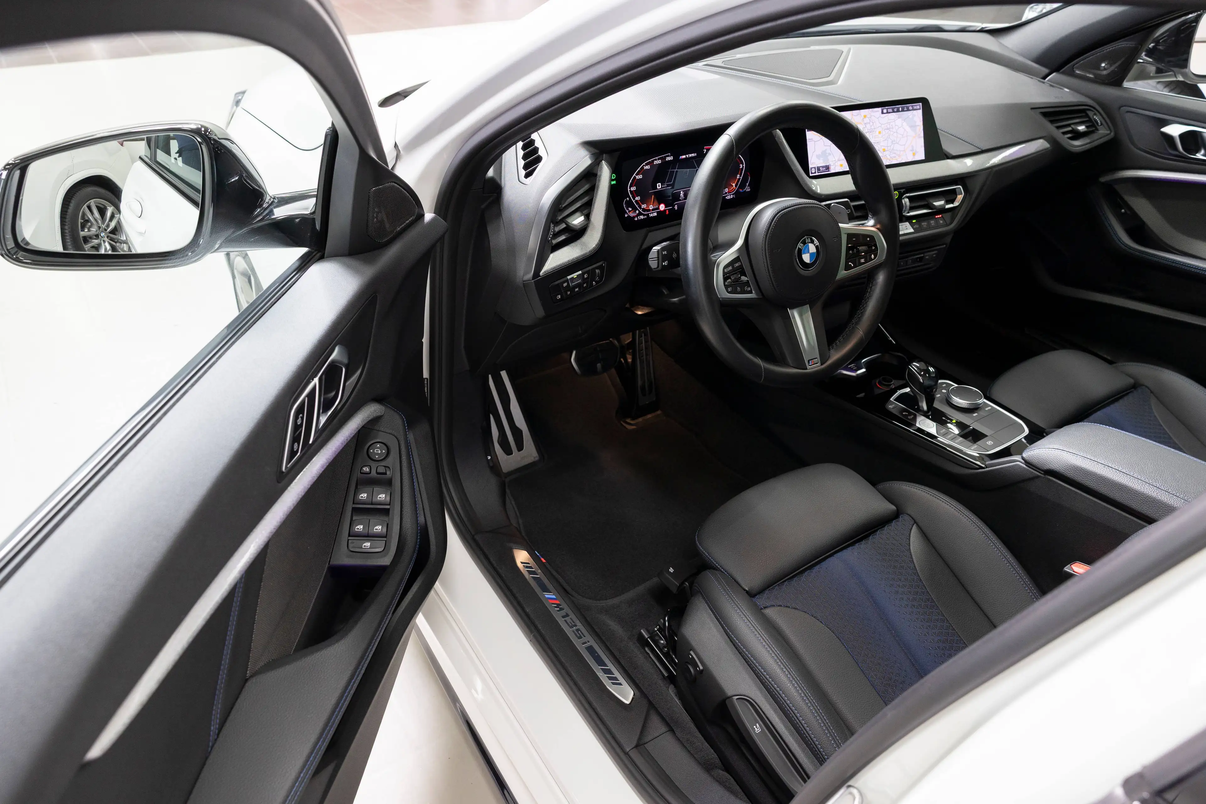 BMW 135 iX SAG LED LCP AG+ TEMP PANO CARPLAY DAB H&K 18" — photo 10