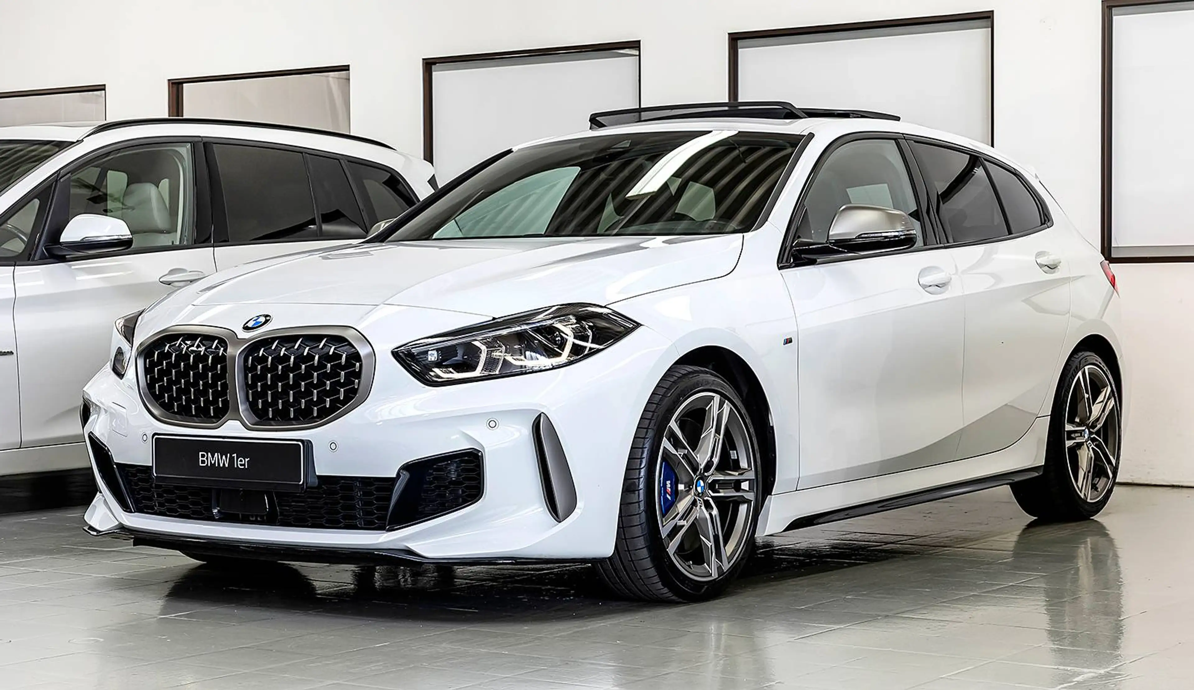 BMW 135 iX SAG LED LCP AG+ TEMP PANO CARPLAY DAB H&K 18"