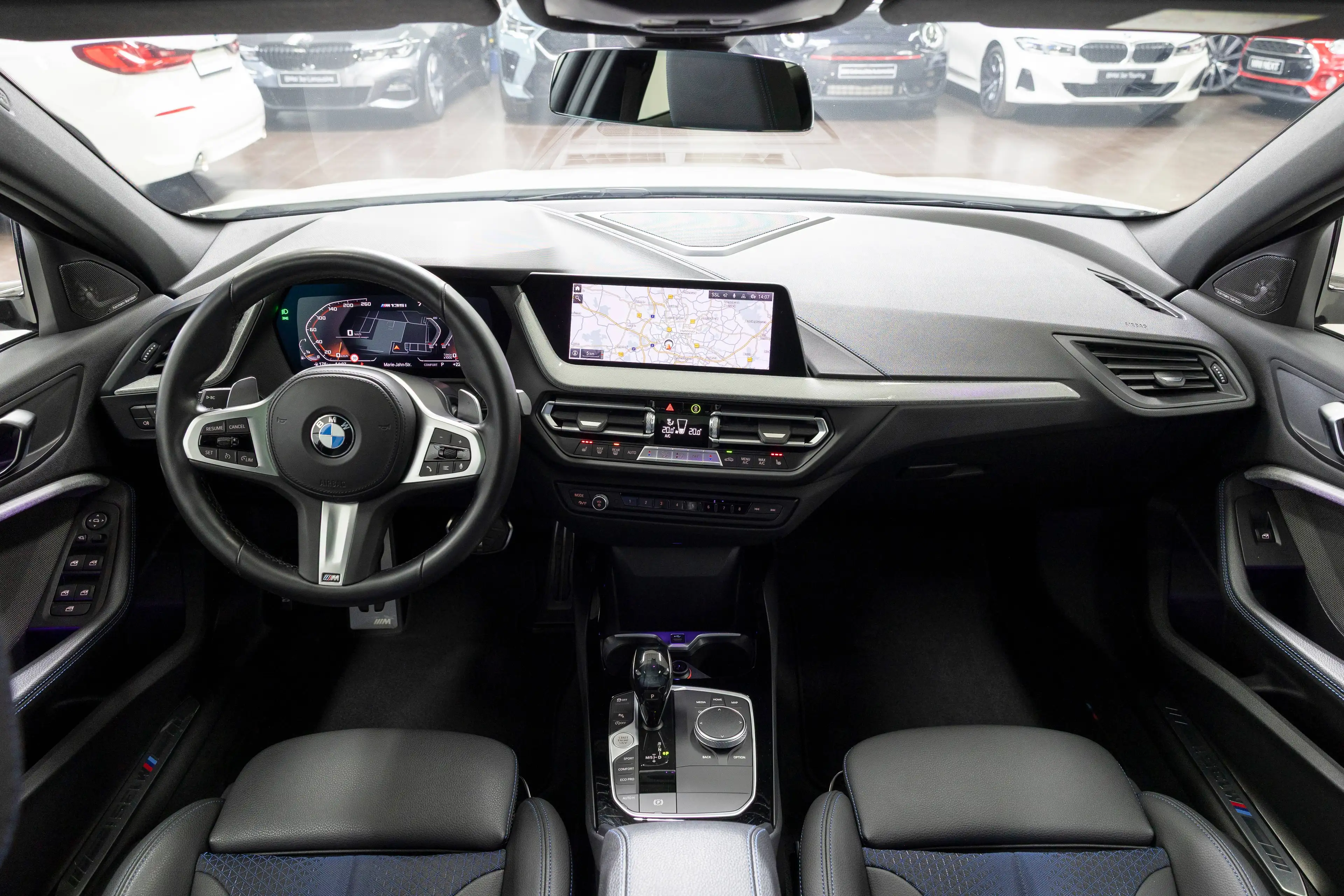 BMW 135 iX SAG LED LCP AG+ TEMP PANO CARPLAY DAB H&K 18" — photo 13
