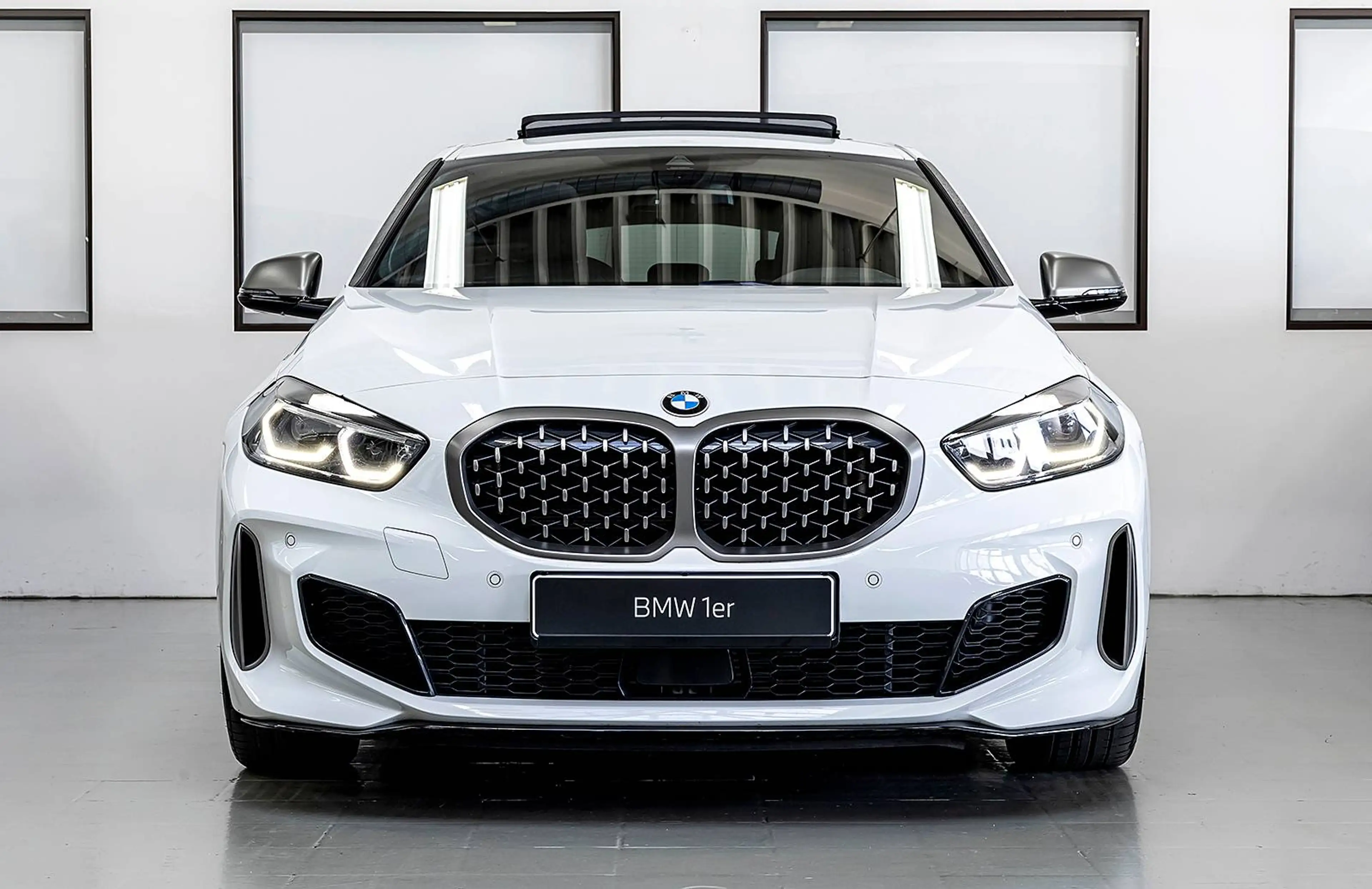 BMW 135 iX SAG LED LCP AG+ TEMP PANO CARPLAY DAB H&K 18" — photo 2