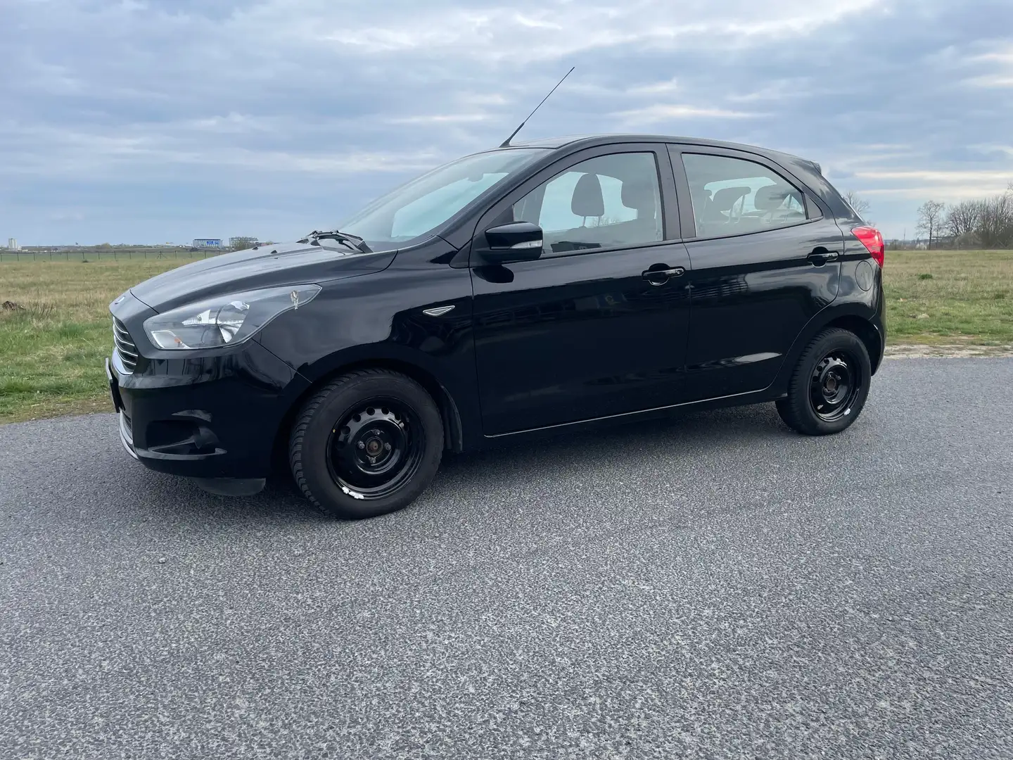 Ford Ka/Ka+ Ka++1.2+S Fekete - 1