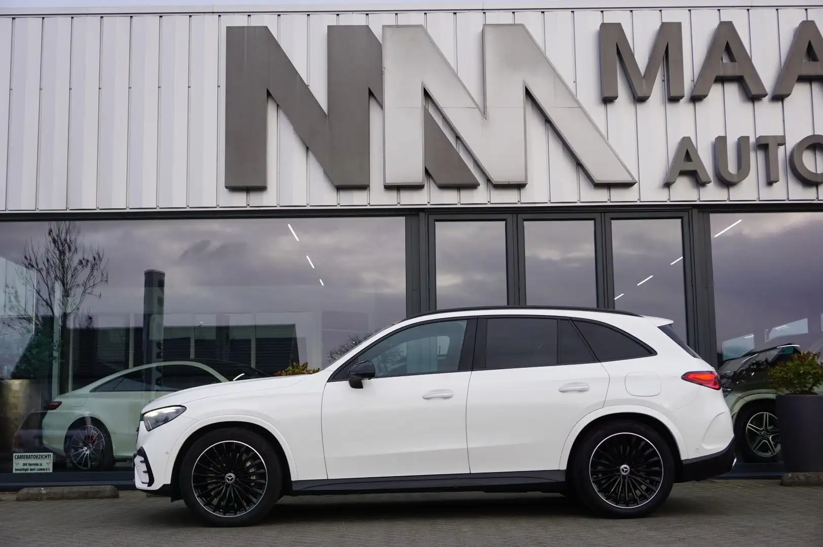 Mercedes-Benz GLC 400 400e 4MATIC AMG LUCHTVERING PANORAMADAK BTW Wit - 2