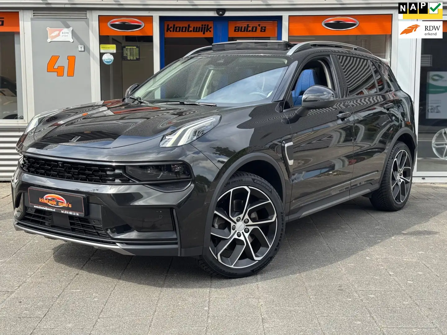 Lynk & Co 01 1.5 Plug-IN All BLACK Panorama CarPlay Infinity Ca Schwarz - 1