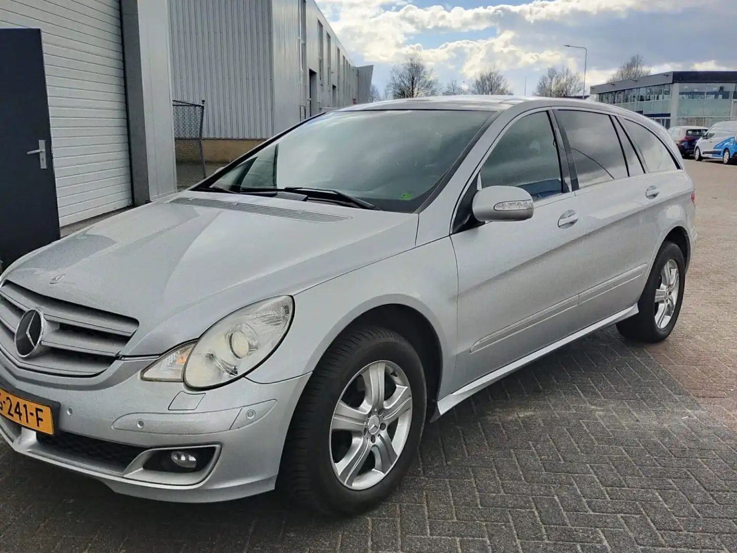 Mercedes-Benz ML 500 Lang 4-Matic R500 Stříbrná - 2