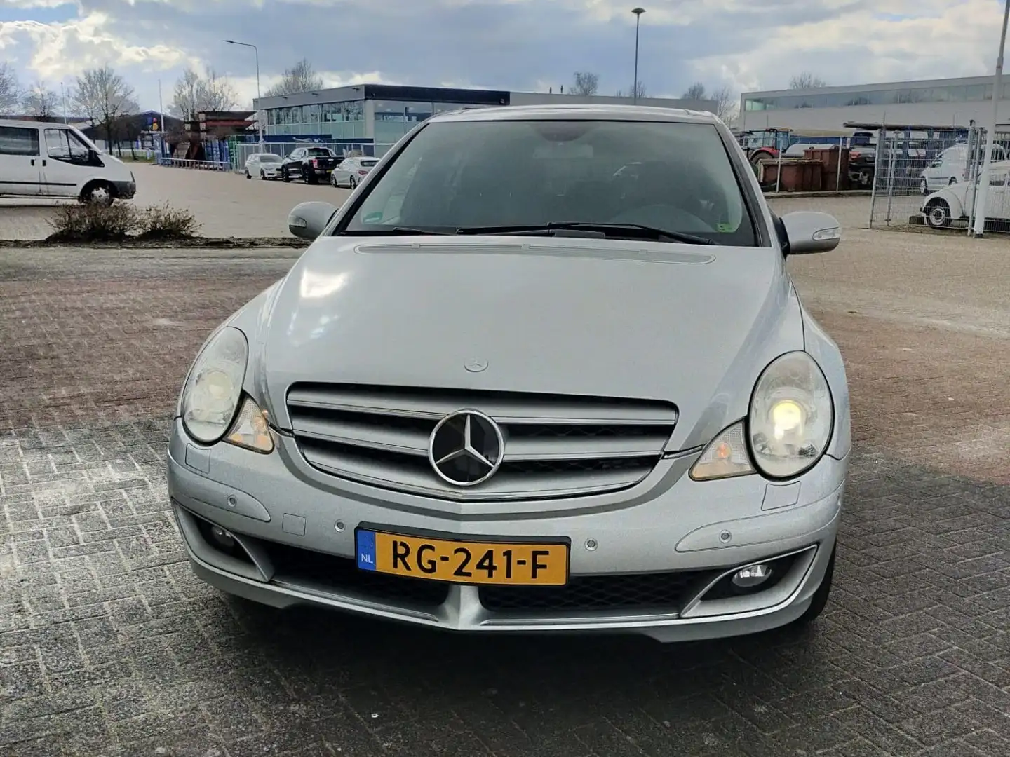 Mercedes-Benz ML 500 Lang 4-Matic R500 Stříbrná - 1