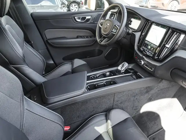 Volvo XC60 view 9