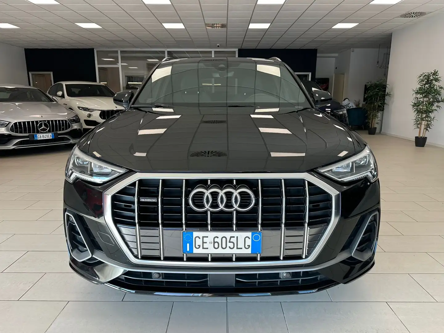 Audi Q3 35 2.0 tdi quattro S line edition interno esterno Nero - 2