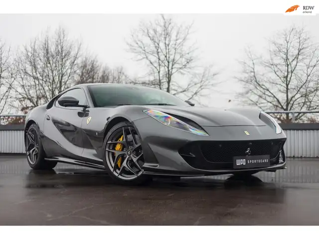 Ferrari 812 6.5 V12 Superfast HELE