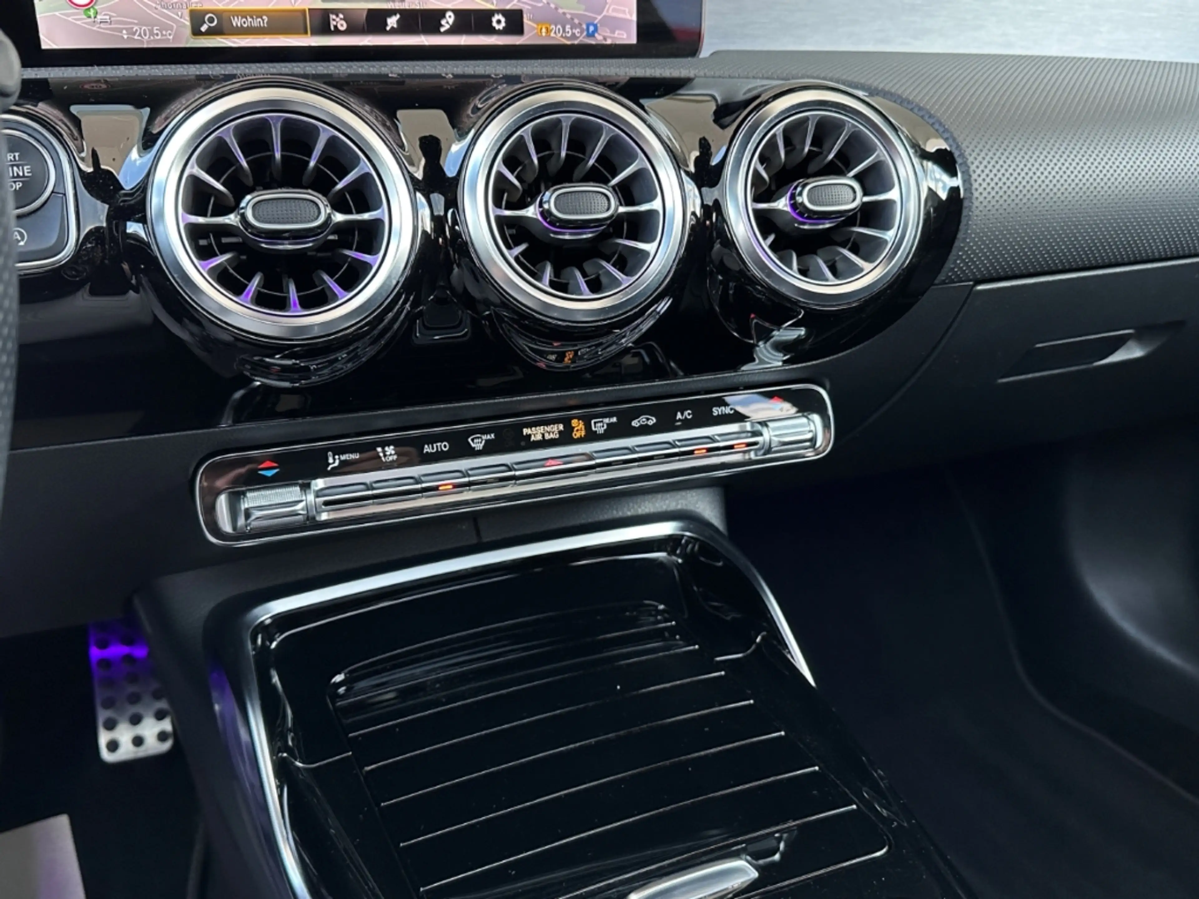 Mercedes-Benz A 35 AMG 4M BURMESTER HUD PANO 360 DISTR+ MEMORY — photo 12