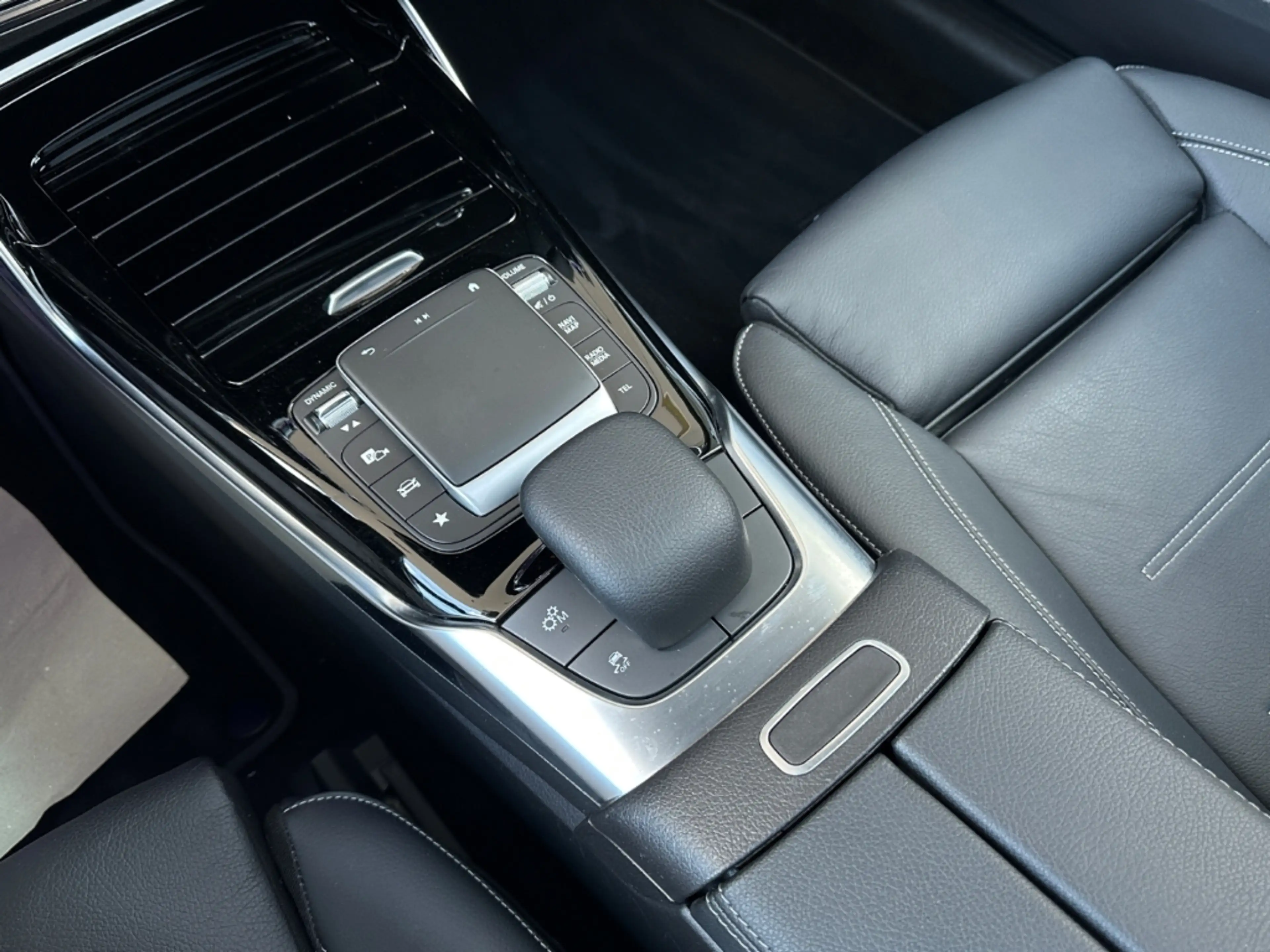 Mercedes-Benz A 35 AMG 4M BURMESTER HUD PANO 360 DISTR+ MEMORY — photo 13