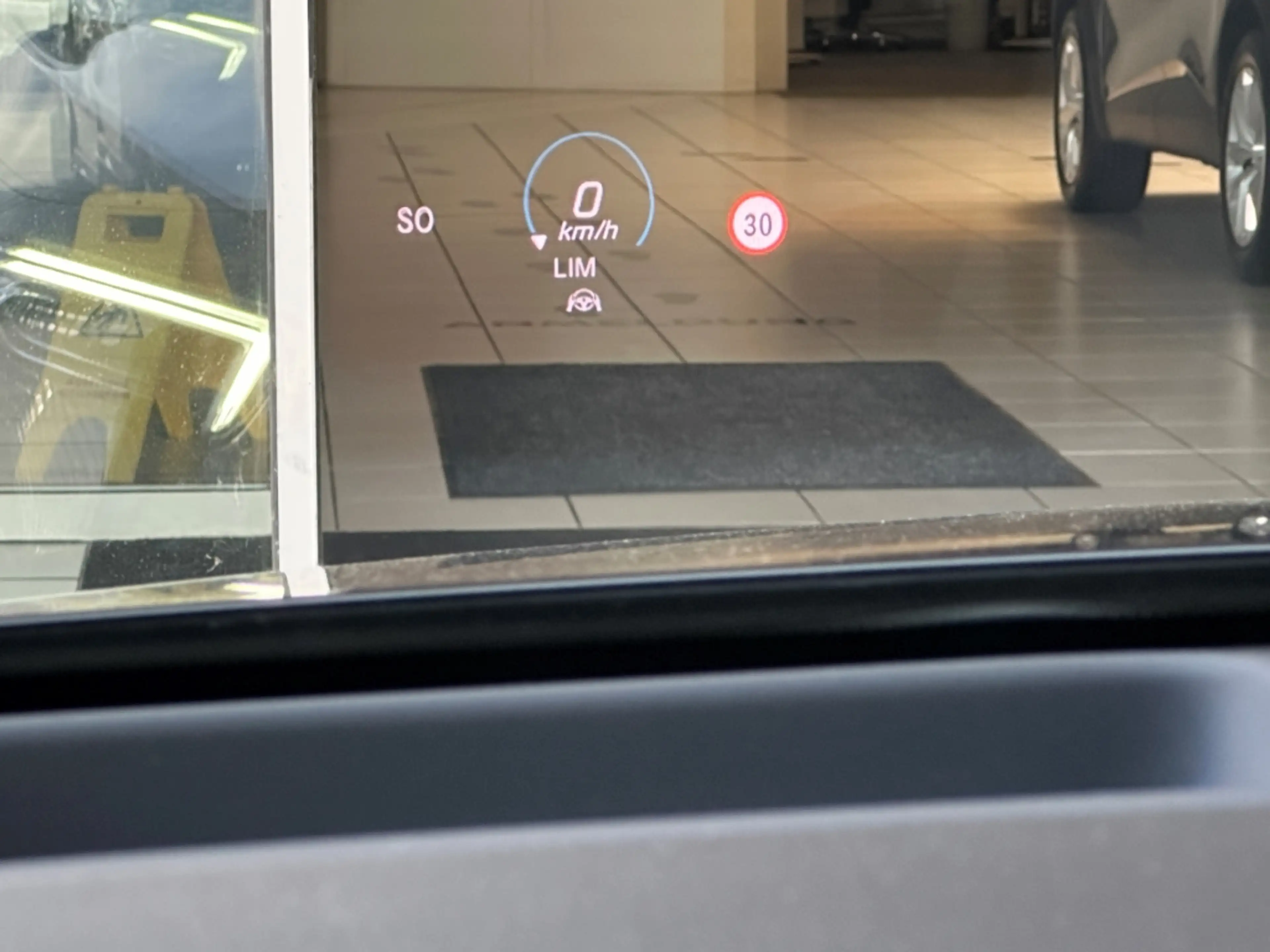 Mercedes-Benz A 35 AMG 4M BURMESTER HUD PANO 360 DISTR+ MEMORY — photo 8