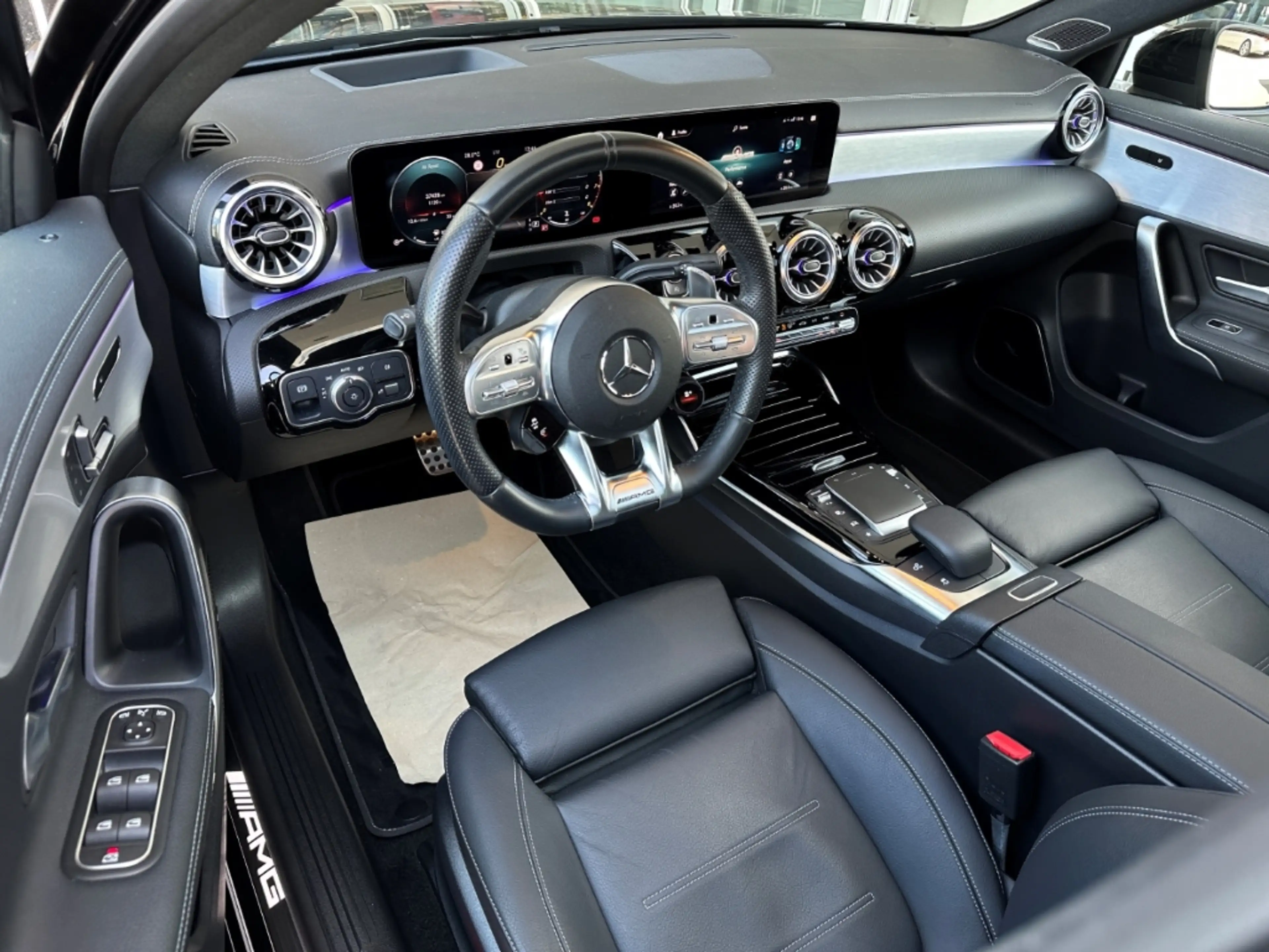 Mercedes-Benz A 35 AMG 4M BURMESTER HUD PANO 360 DISTR+ MEMORY — photo 5