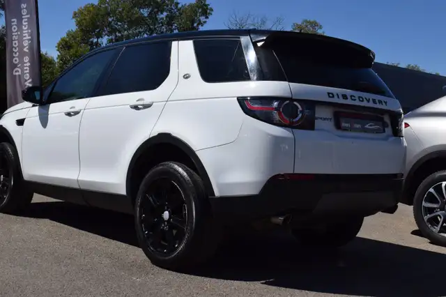 Land Rover Discovery Sport view 12