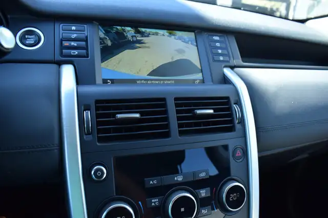 Land Rover Discovery Sport view 11