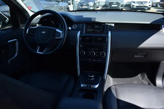 Land Rover Discovery Sport view 9