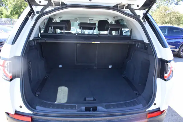 Land Rover Discovery Sport view 13