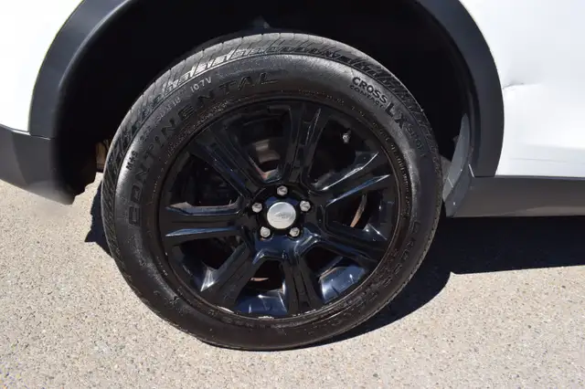 Land Rover Discovery Sport view 10