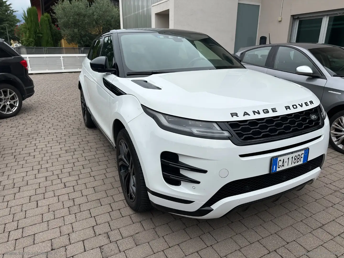 Land Rover Range Rover Evoque RR Evoque 2.0D L.Flw 150 Aut. R-Dyn.S Bílá - 1