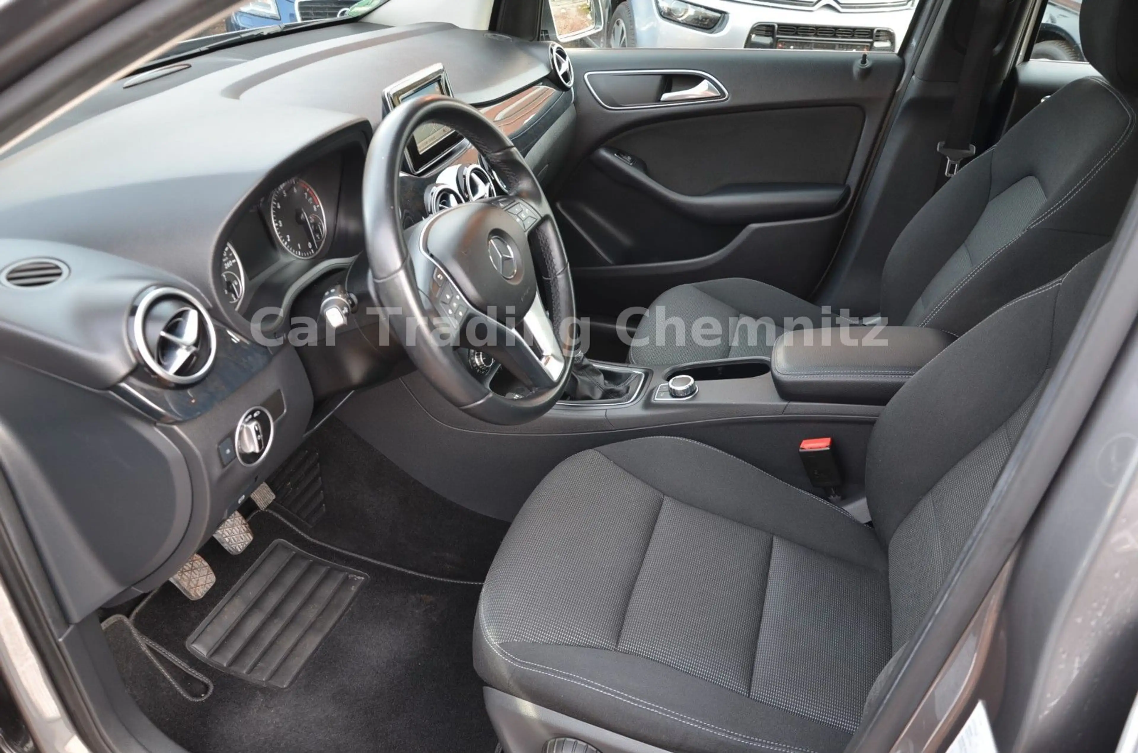 Mercedes-Benz B 180 Xenon Navi Klima Sitzheizung Tüv 10/2027 — photo 9