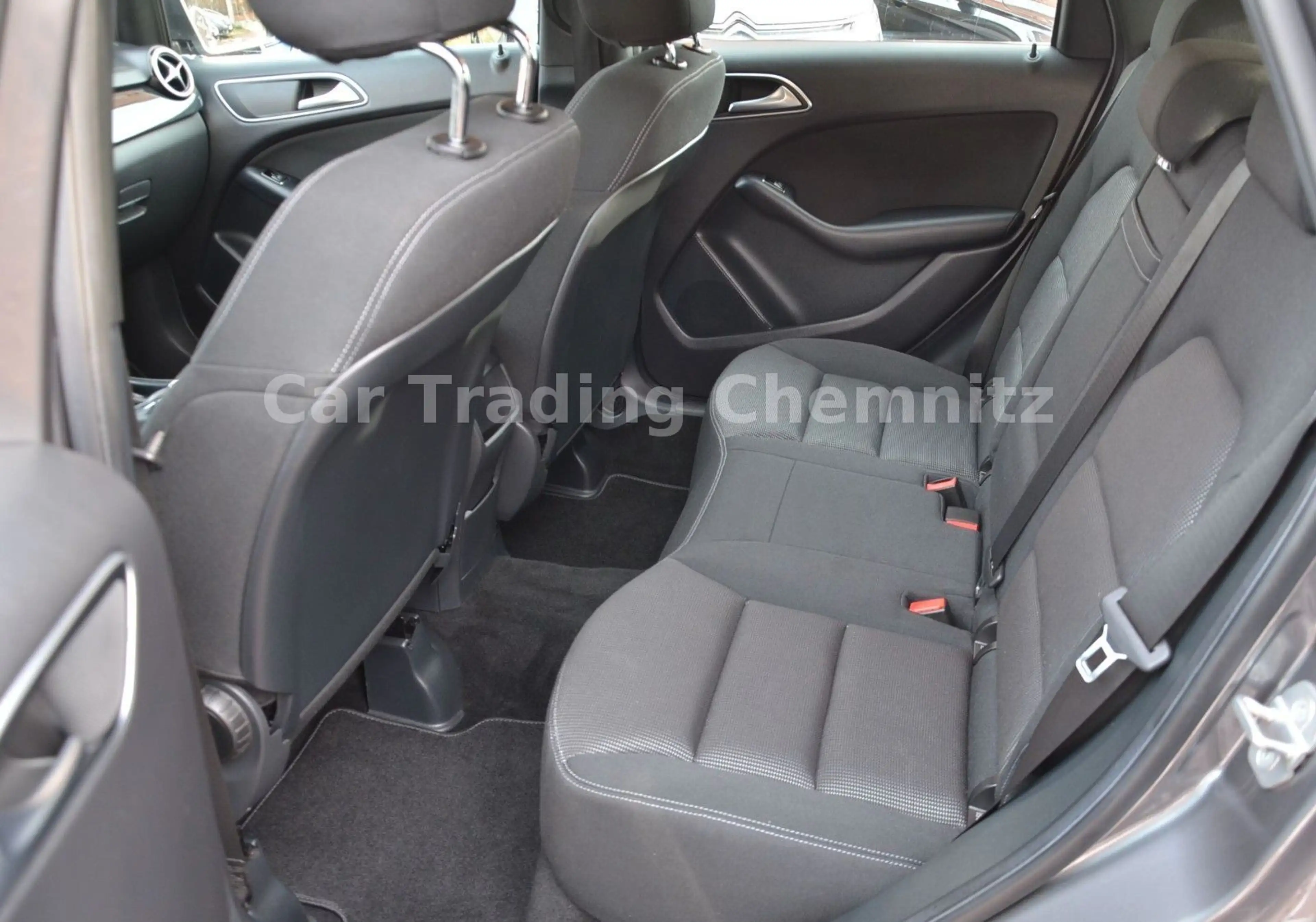 Mercedes-Benz B 180 Xenon Navi Klima Sitzheizung Tüv 10/2027 — photo 12
