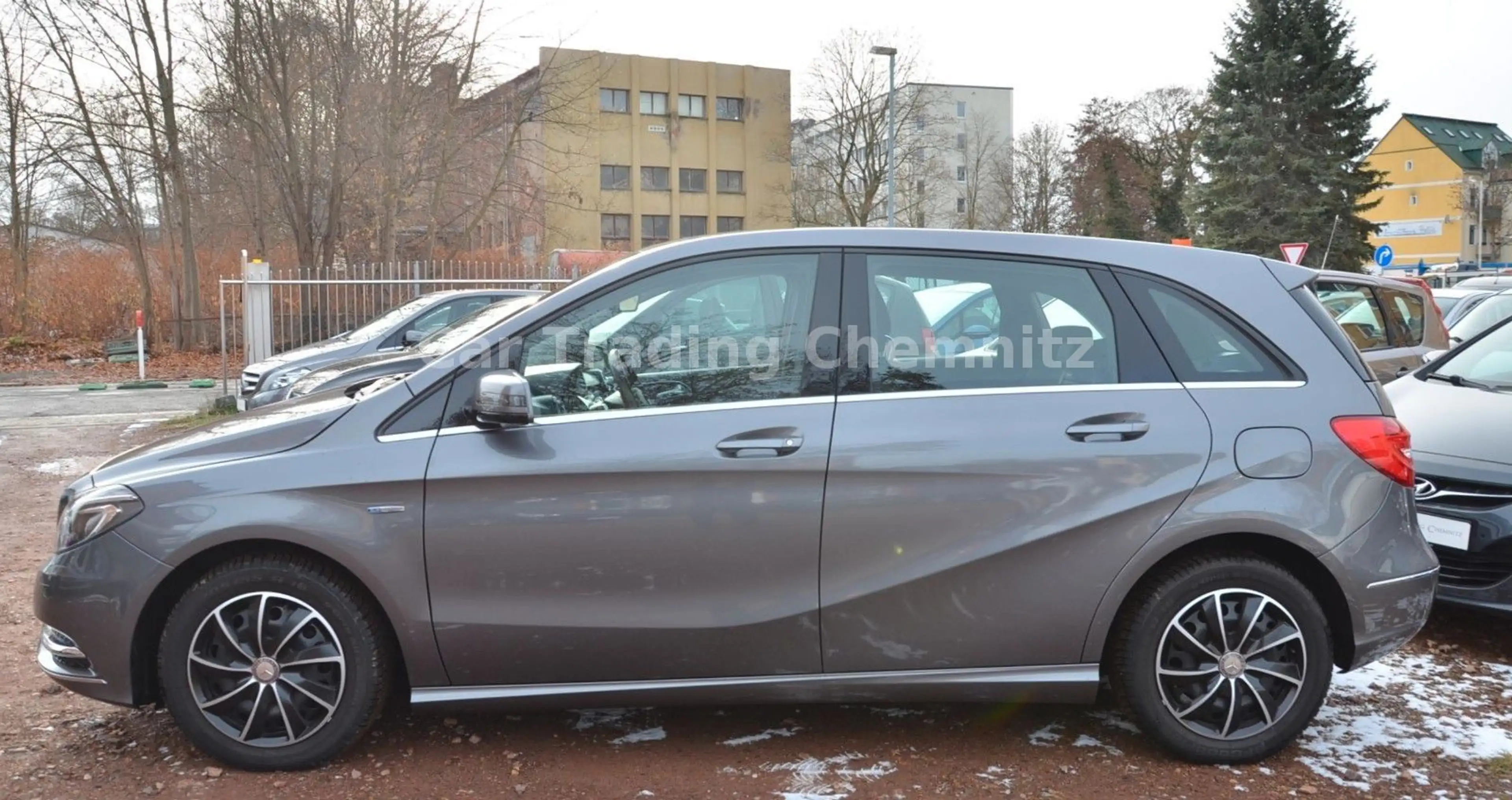 Mercedes-Benz B 180 Xenon Navi Klima Sitzheizung Tüv 10/2027 — photo 8