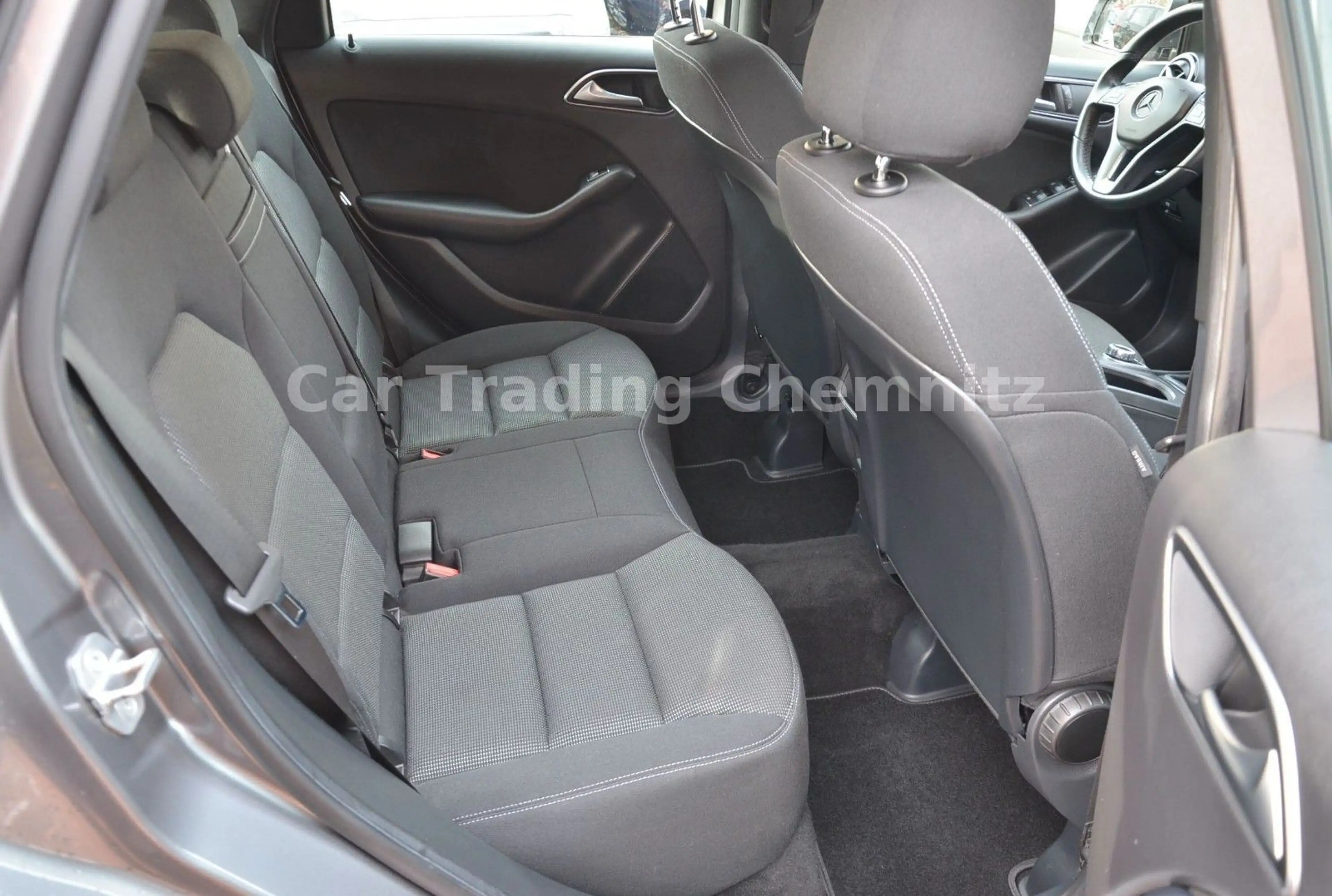 Mercedes-Benz B 180 Xenon Navi Klima Sitzheizung Tüv 10/2027 — photo 13