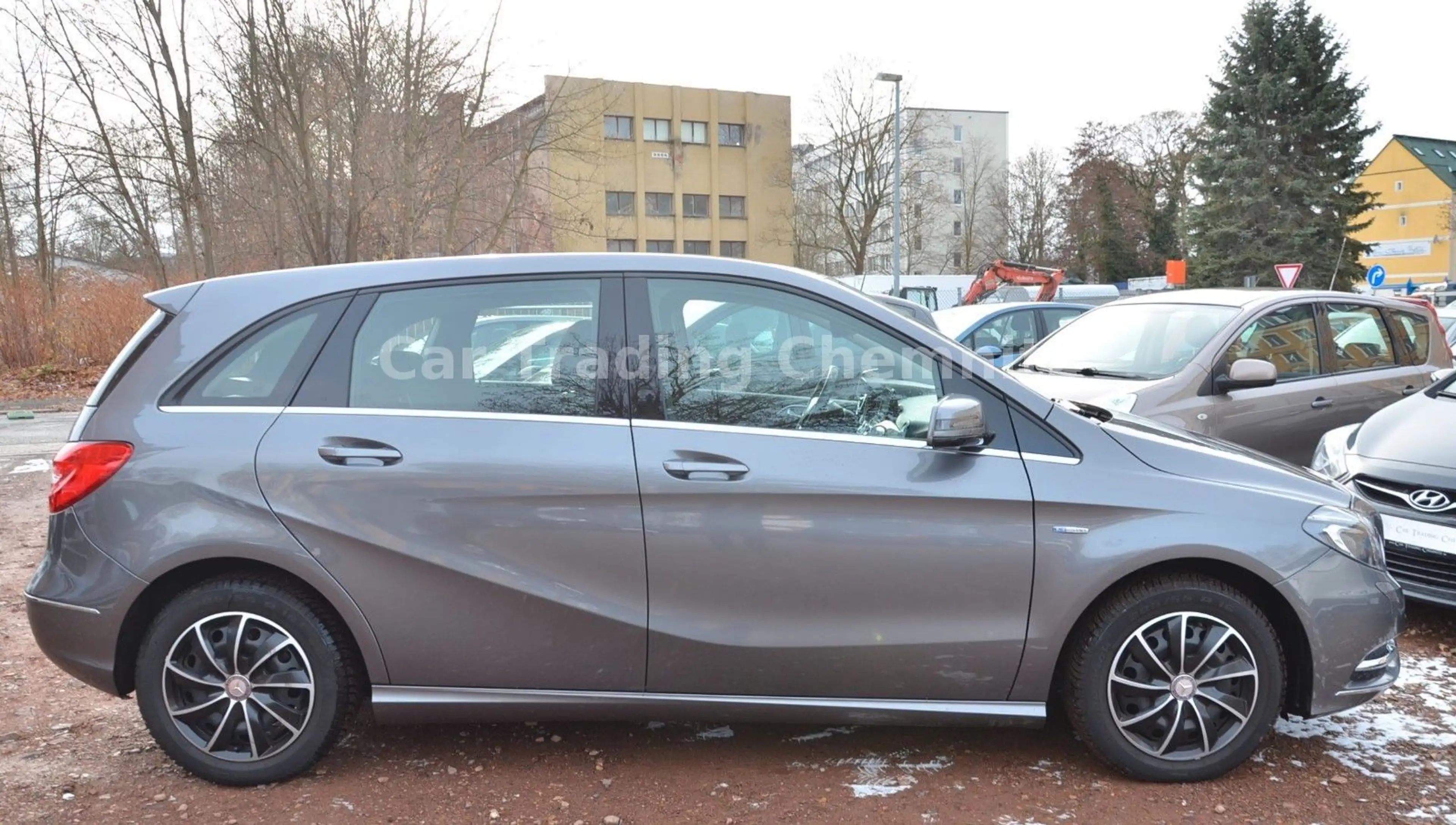 Mercedes-Benz B 180 Xenon Navi Klima Sitzheizung Tüv 10/2027 — photo 4