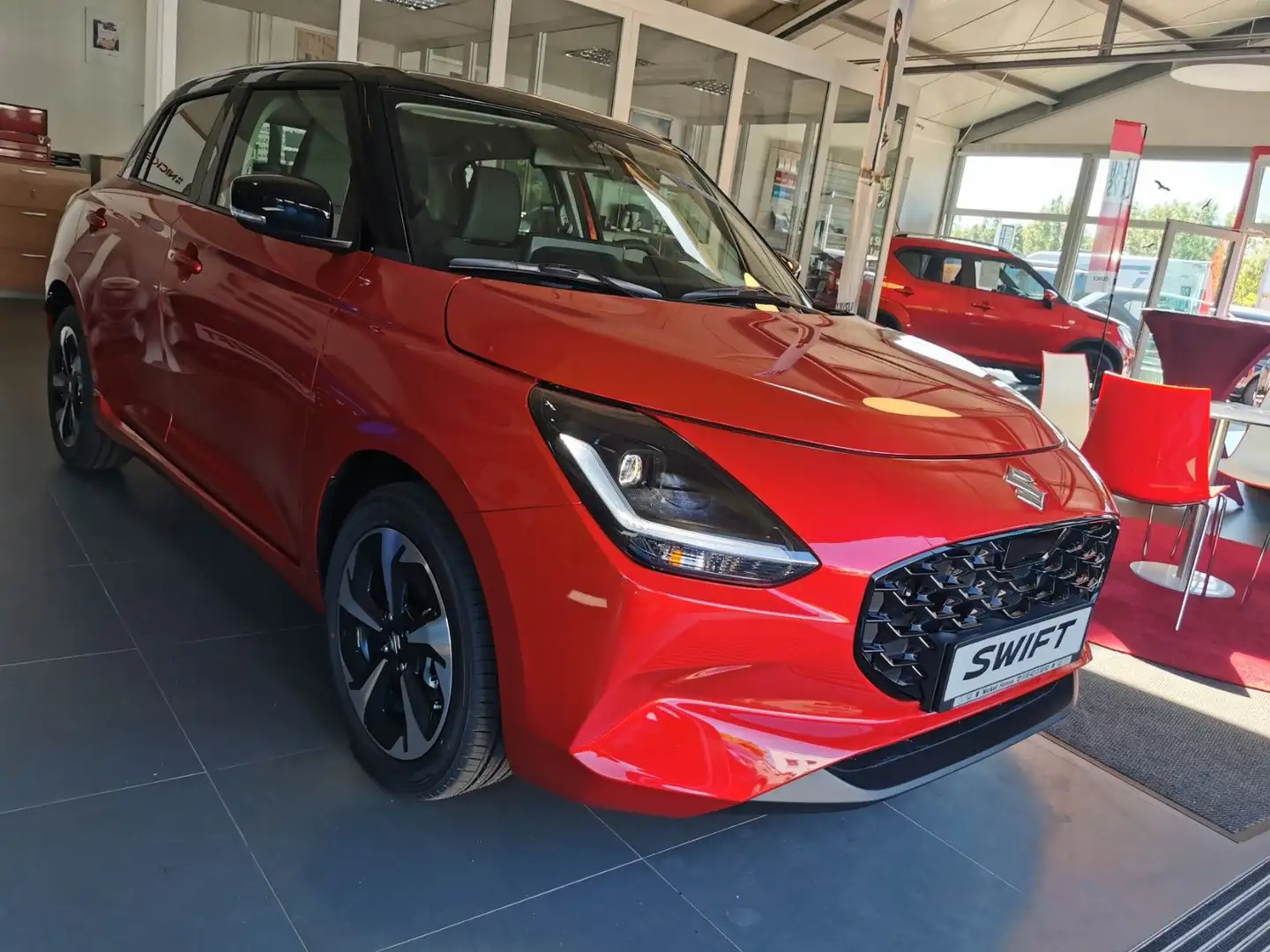 Suzuki Swift 1.2 HYBRID CVT Comfort+ Rot - 2