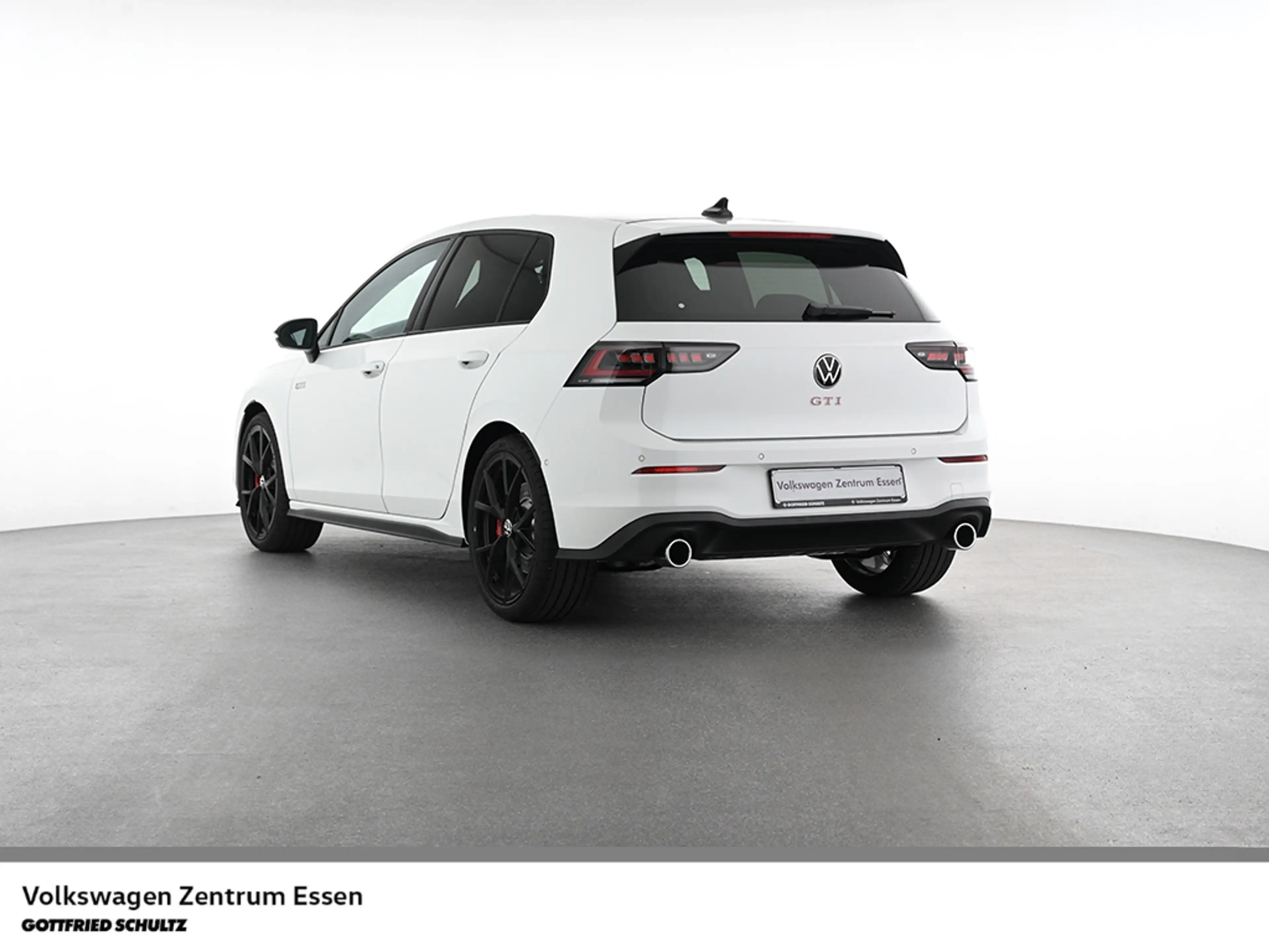 Volkswagen Golf GTI 2 0 l TSI DSG Pano BlackStyle Keyless — photo 3