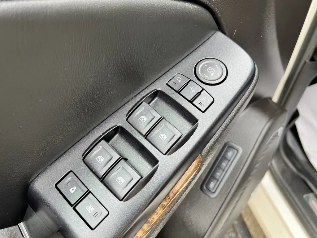 2015 GMC Yukon Denali | Climate Seats | PowerFold Third Row | Key — photo 6