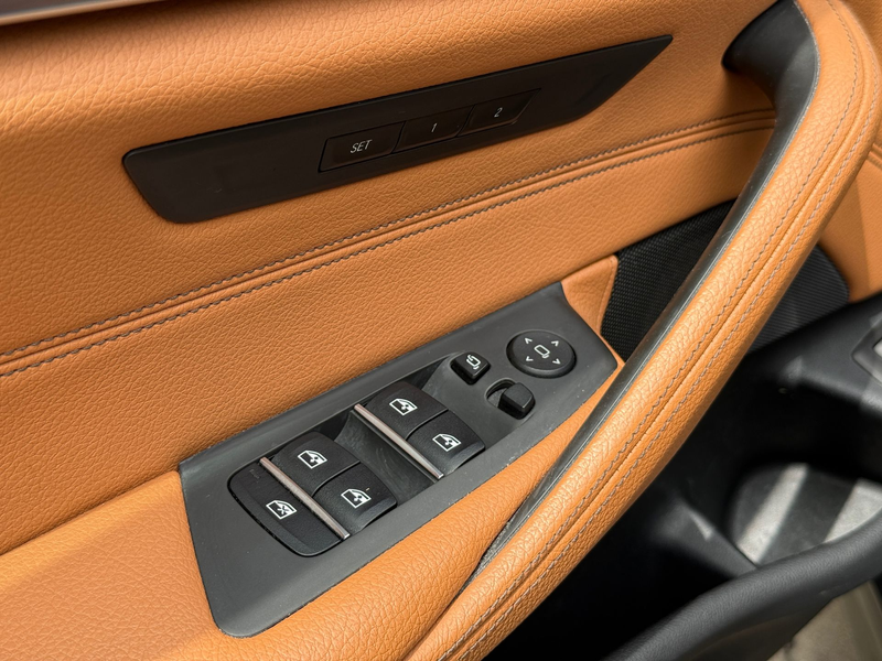 BMW 530 - 530 d M Sportpaket / Pano *MEGA* — photo 10