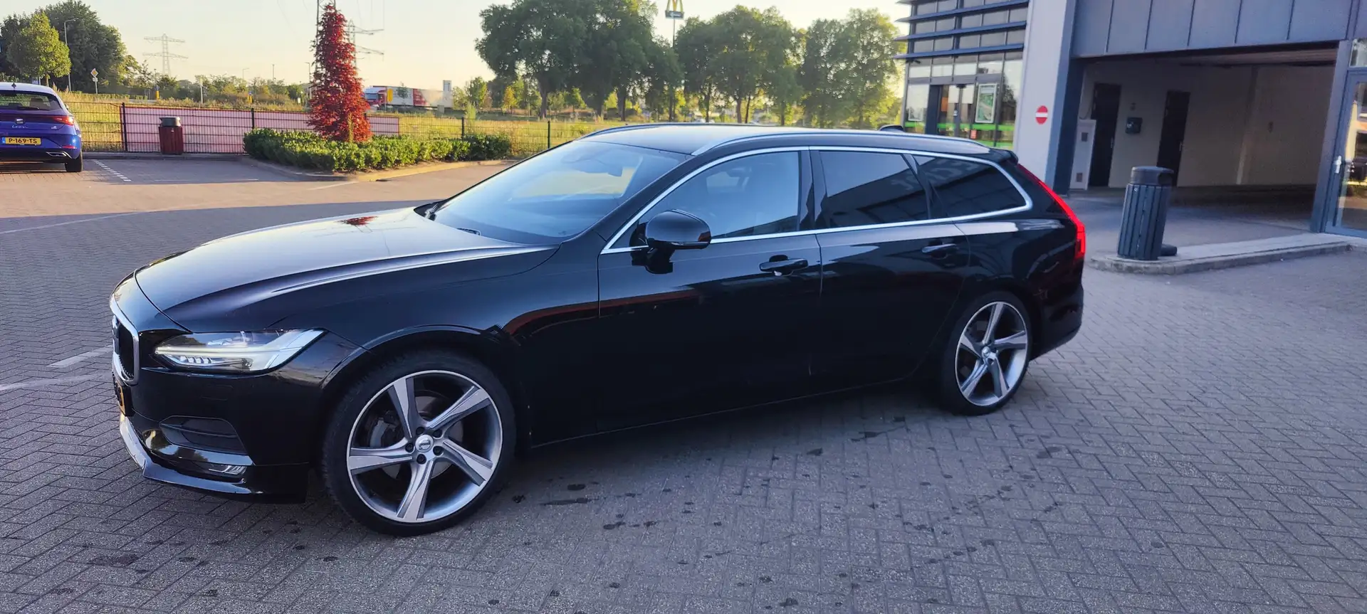 Volvo V90 V90 2.0 T5 Inscription Zwart - 2