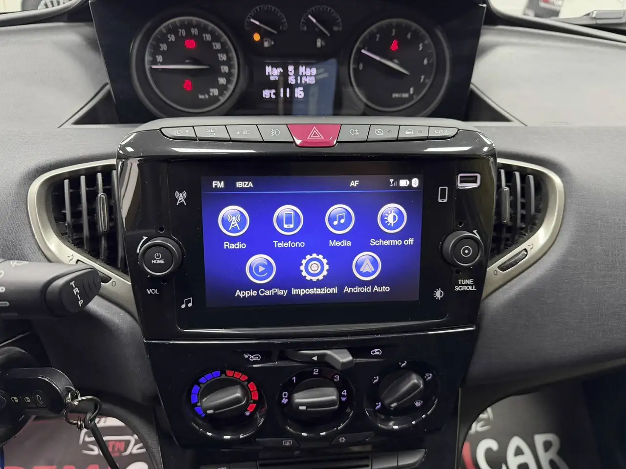 Lancia Ypsilon 2021 — фото 12