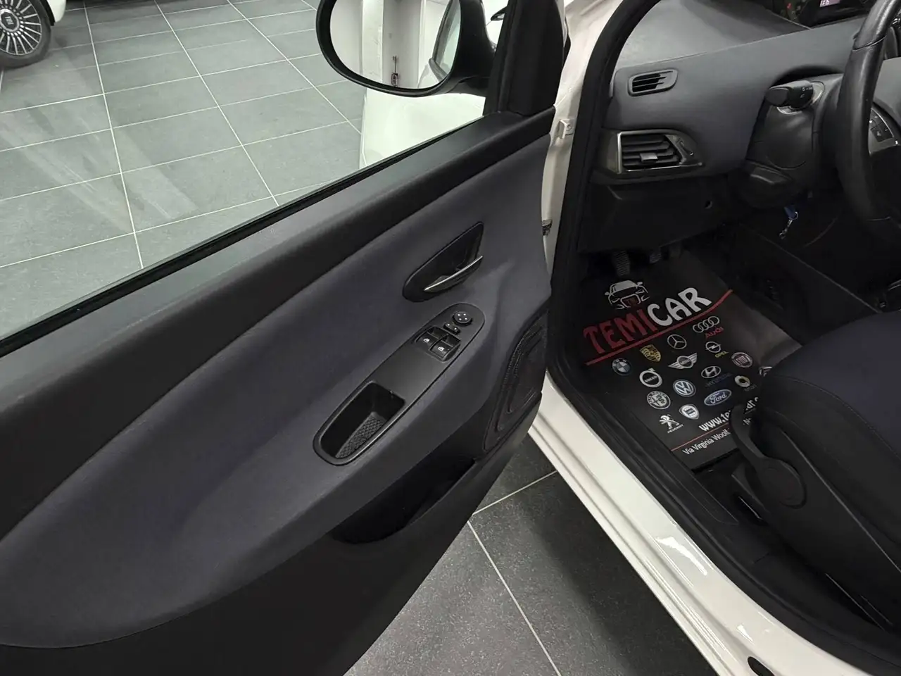 Lancia Ypsilon 2021 — фото 7