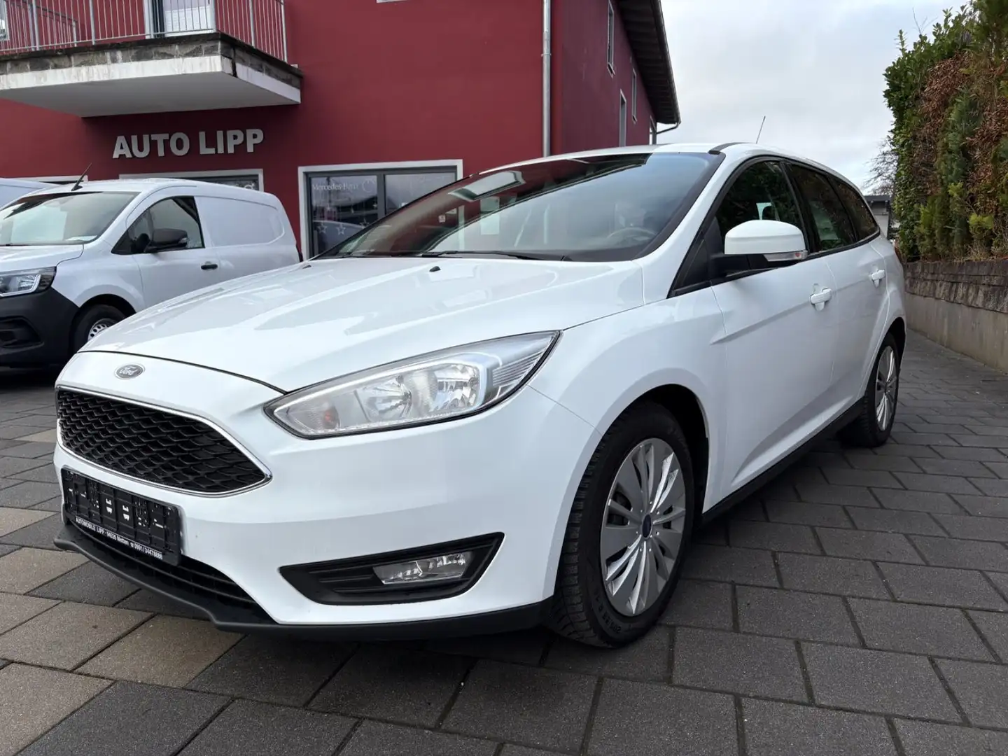 Ford Focus Turnier Business Blanc - 2