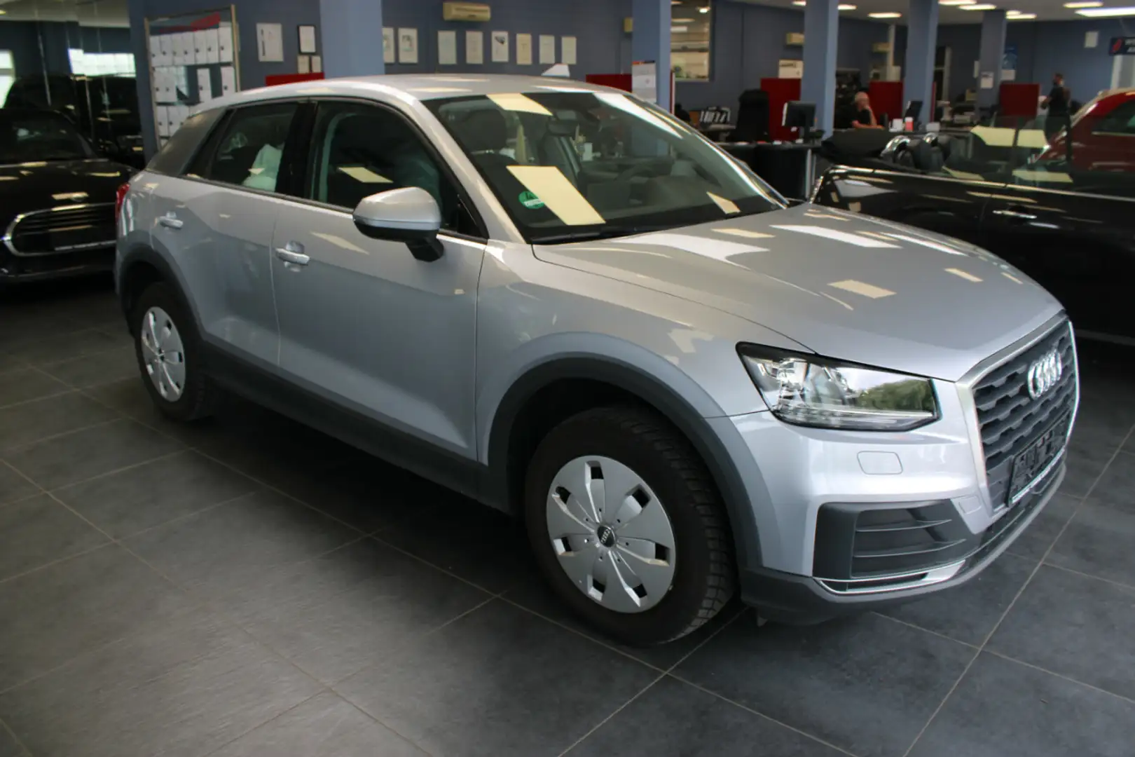 Audi Q2 1.0 TFSI Ultra - AHK - Silber - 1